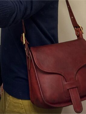 Vintage Coach Courier in Rust